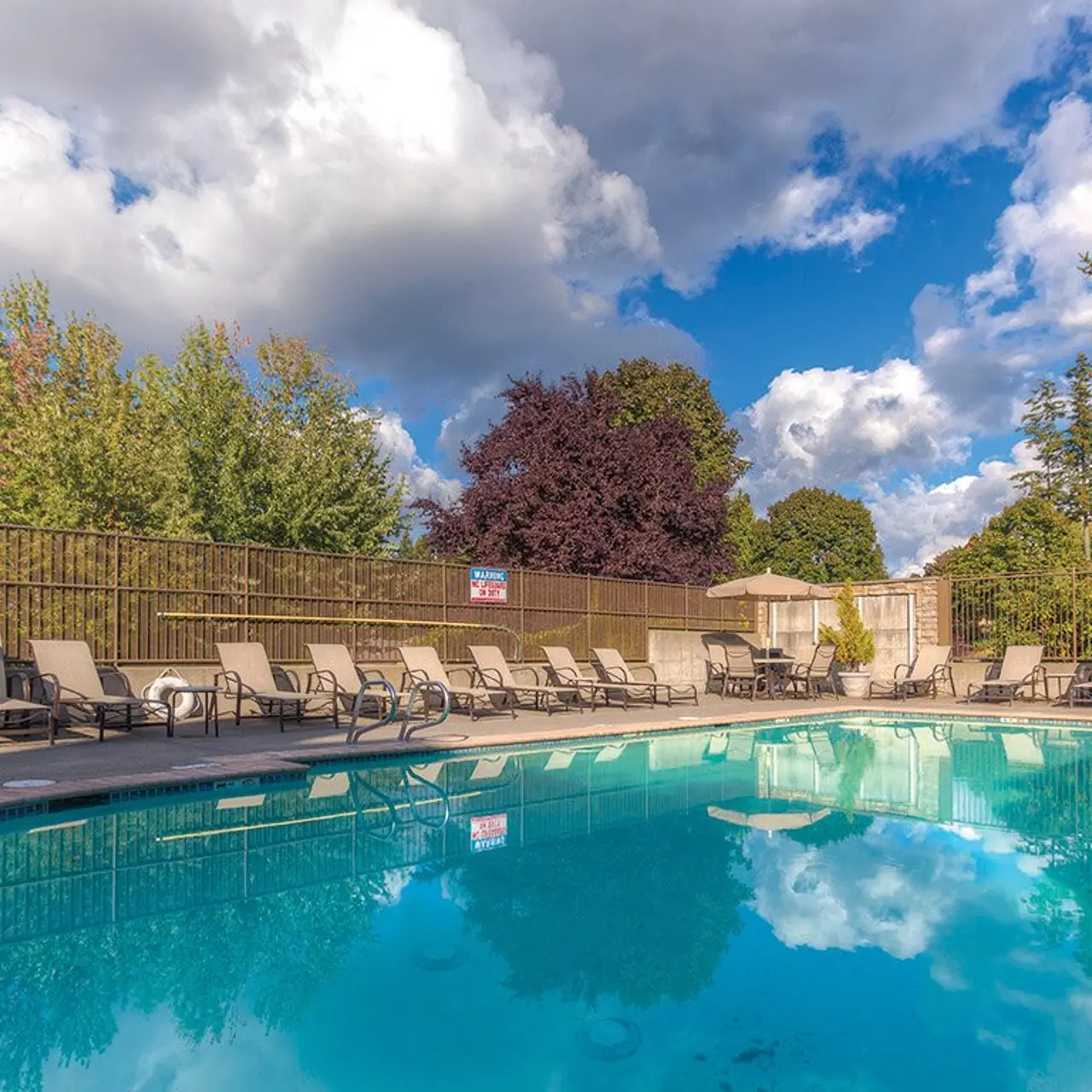 Summerwalk at Klahanie - Pool, Hotel