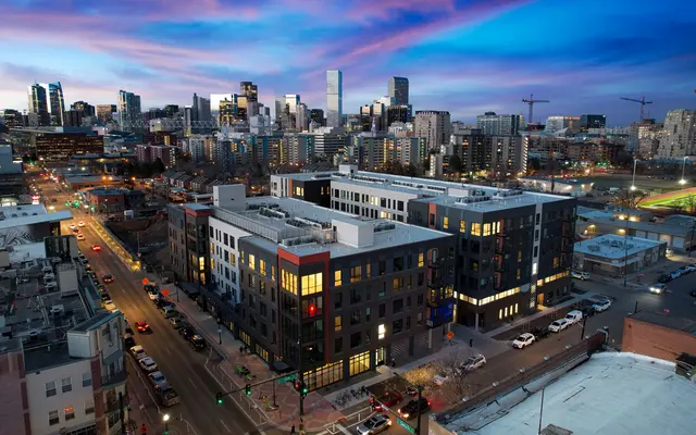 Quin Quin - City, Urban, Building