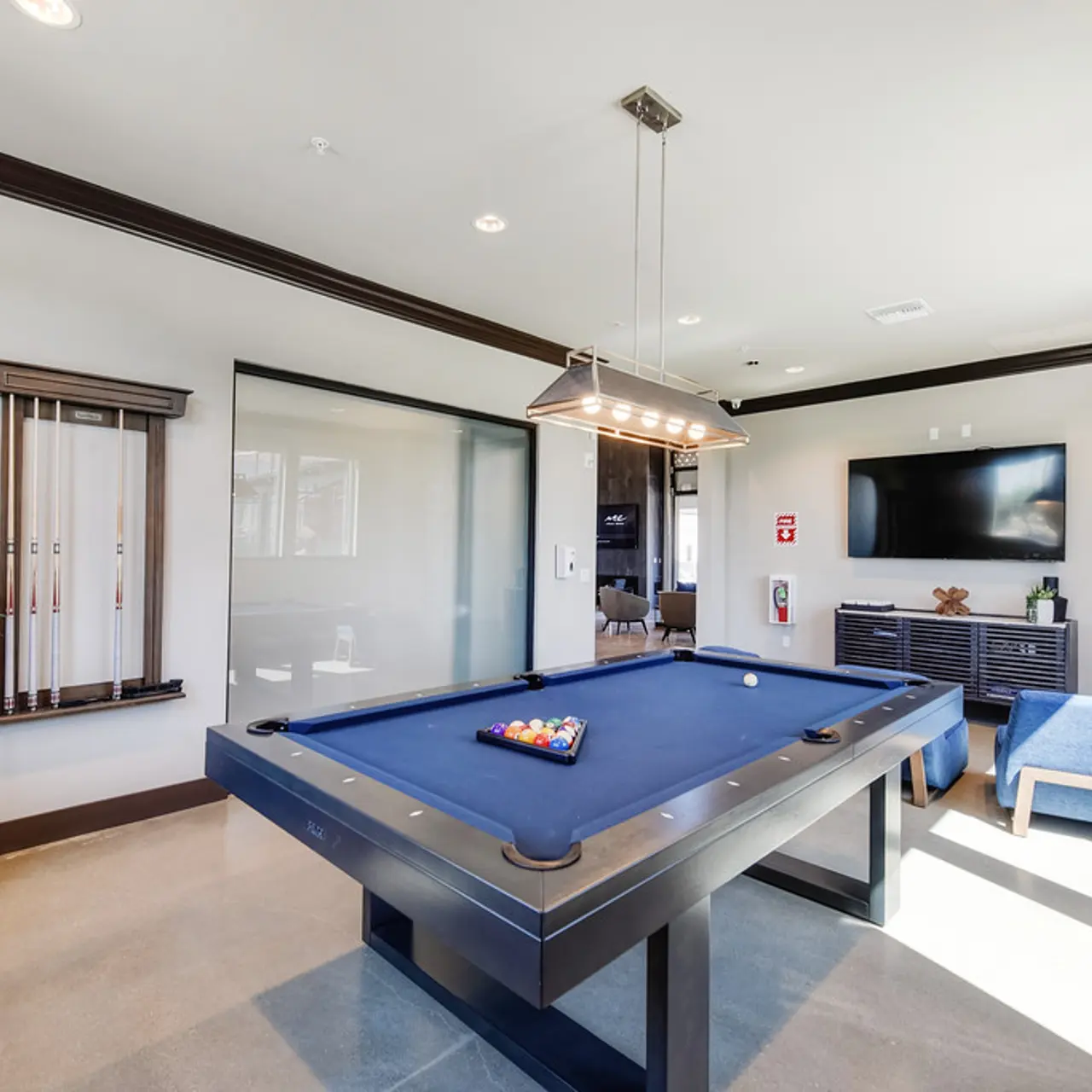 The Atherton - Room, Table