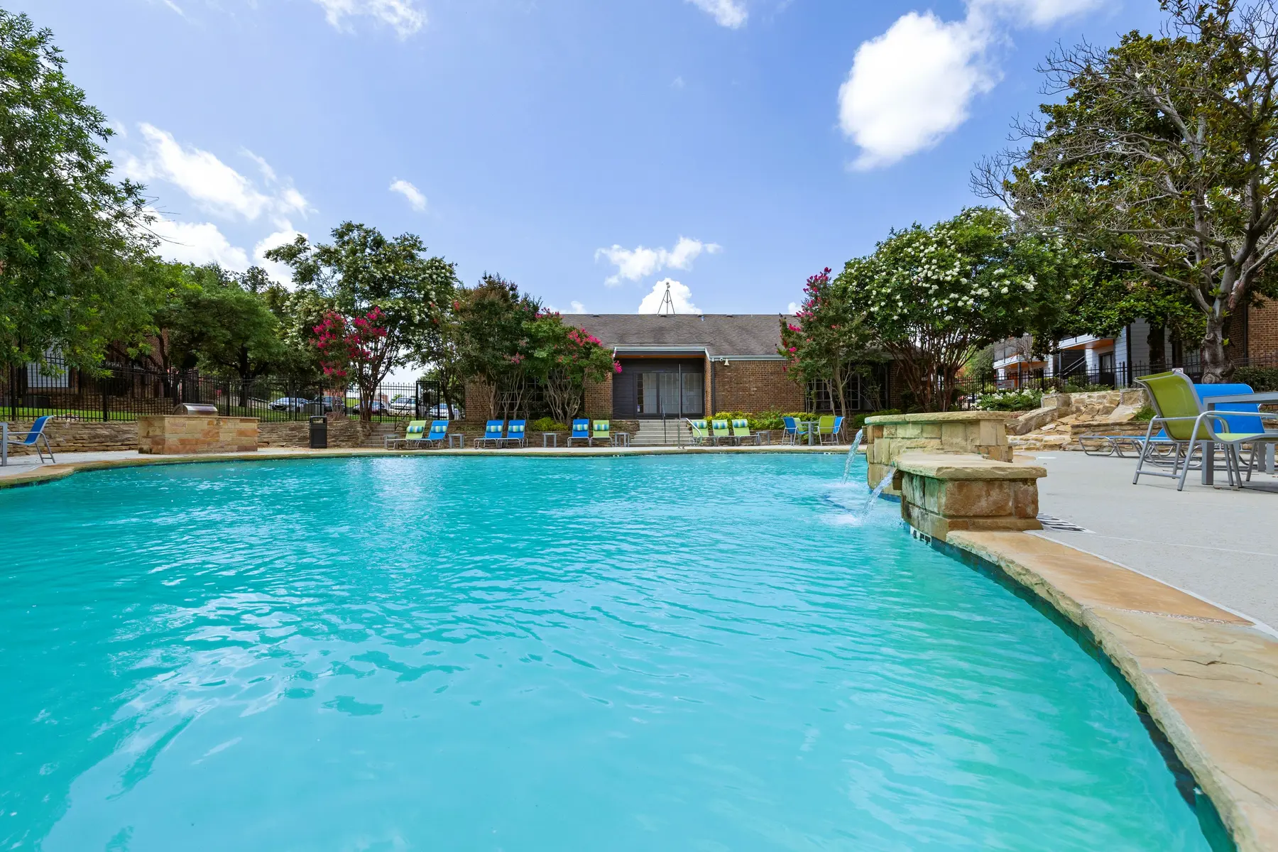 e498ad02beaa4587a45191a37d6614a0.jpg Villa, Hotel, Resort