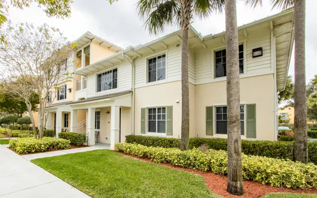 Pinnacle at Avery Glen Apartment Exterior Pinnacle at Avery Glen Apartment Exterior