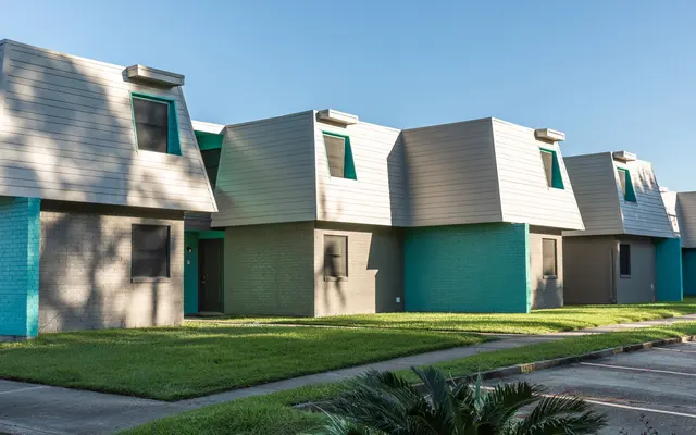 Flats on Walters Flats on Walters - Lawn, Door