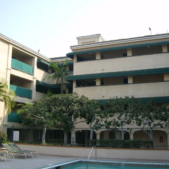 Broadway Plaza Apartments - Summer, Building, Hotel
