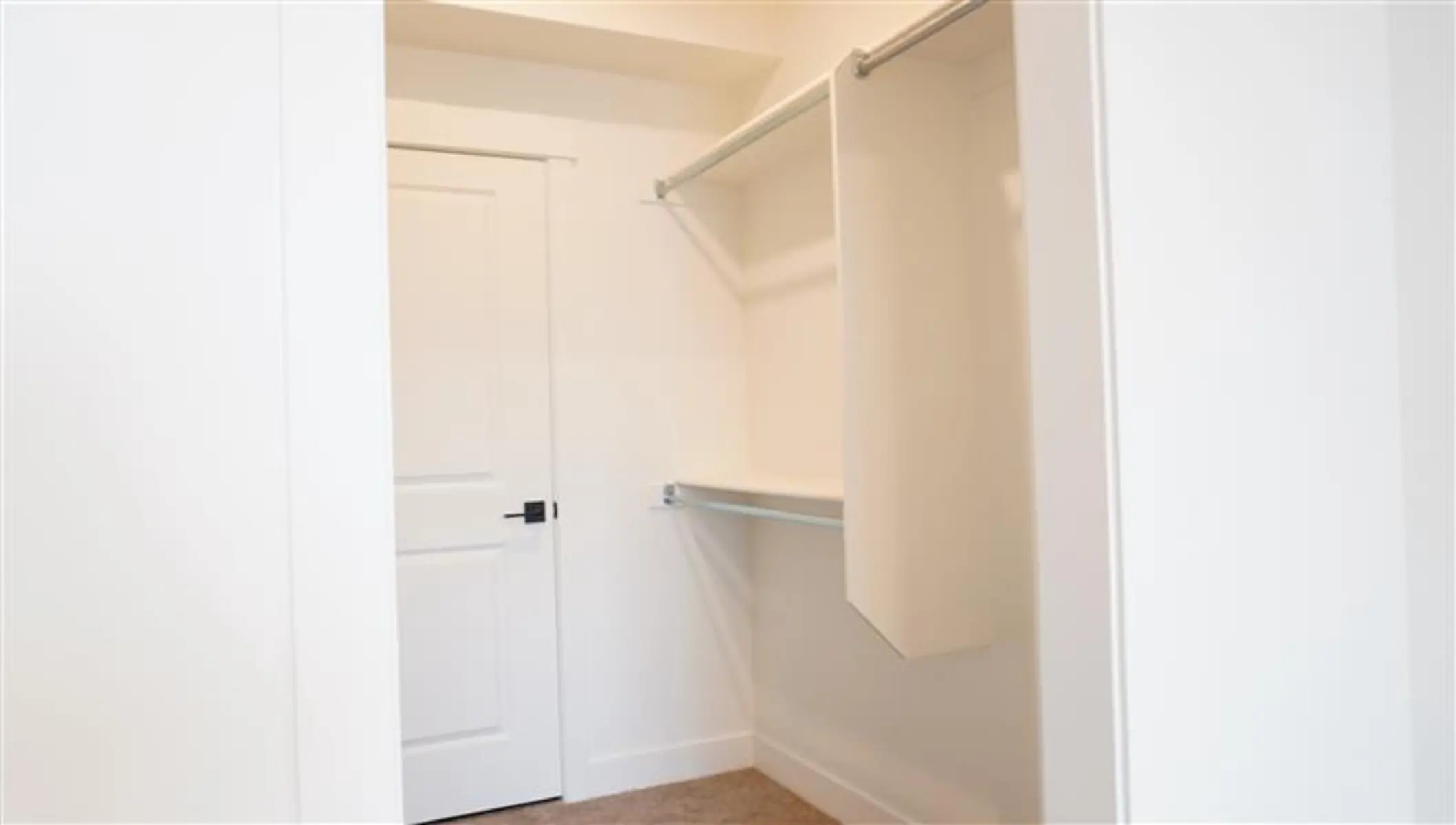 L59 Apartments - Corner, Furniture, Closet