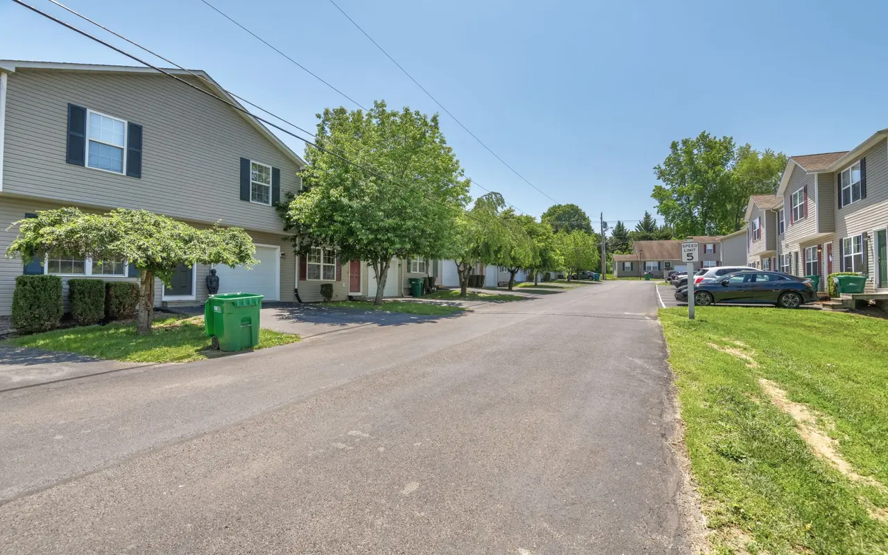 Willow Run Apartments - Suburb, Neighborhood, City