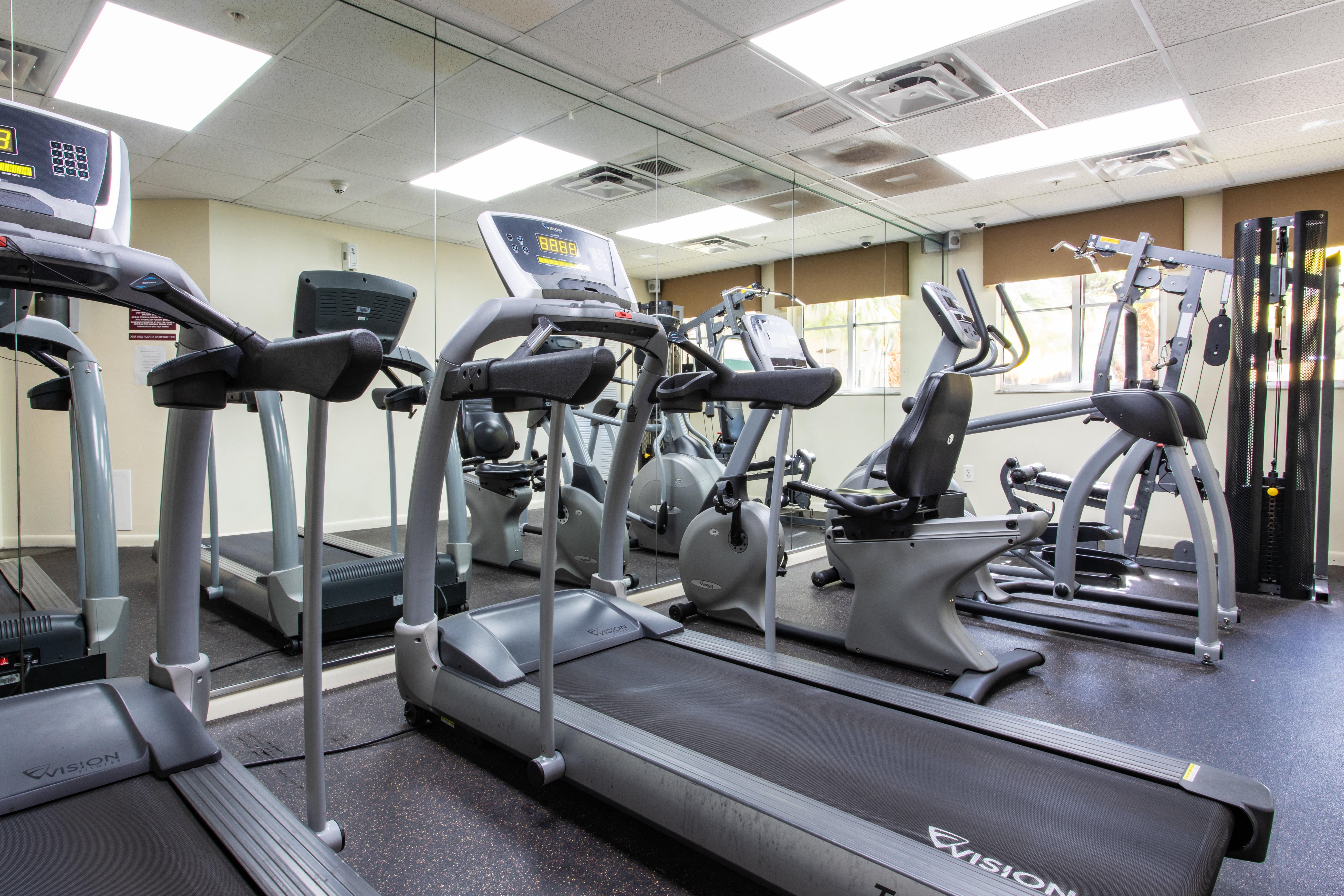 Rayos del Sol Apartments Rayos del Sol Apartments - Working Out