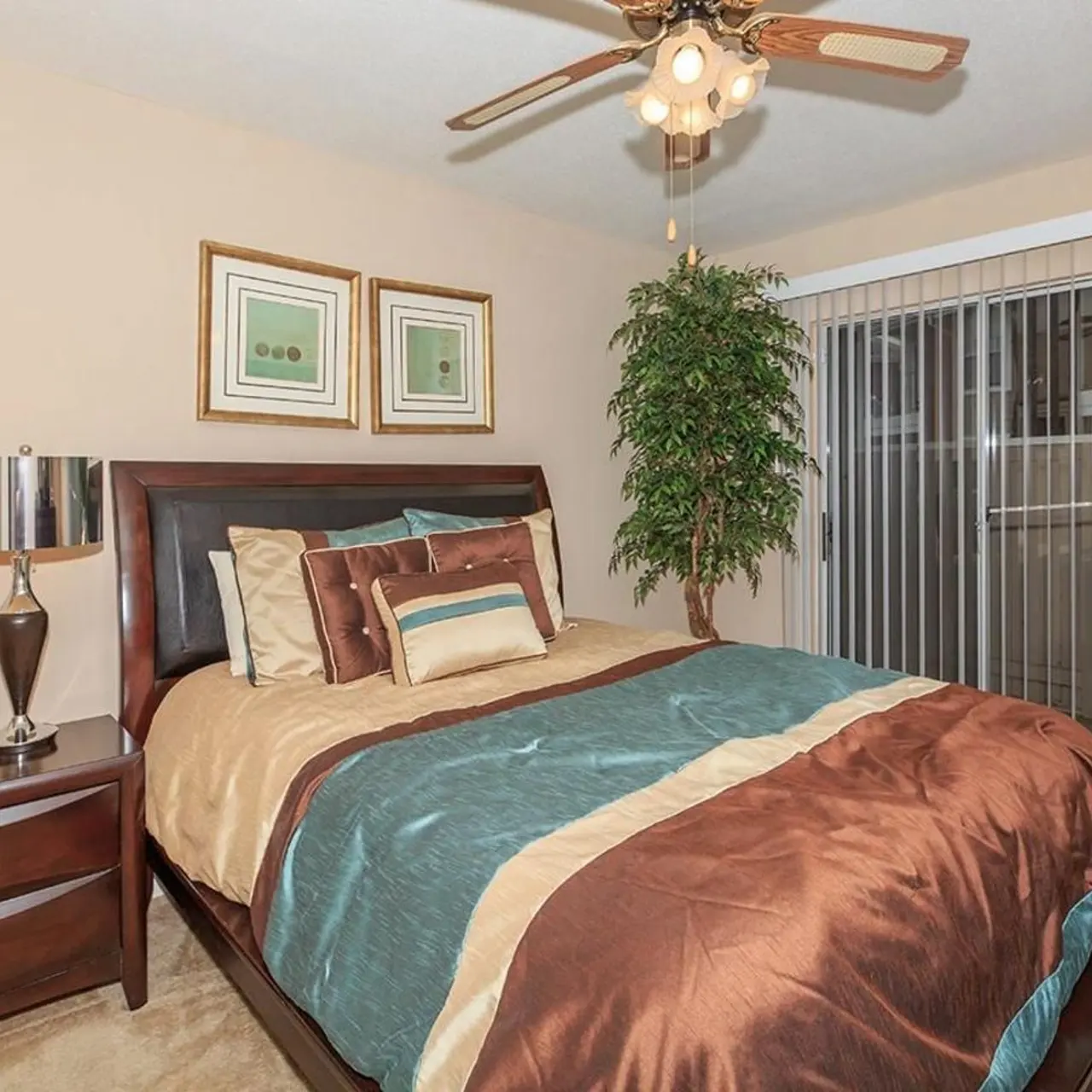 Beacon Hills Apartments - Bed