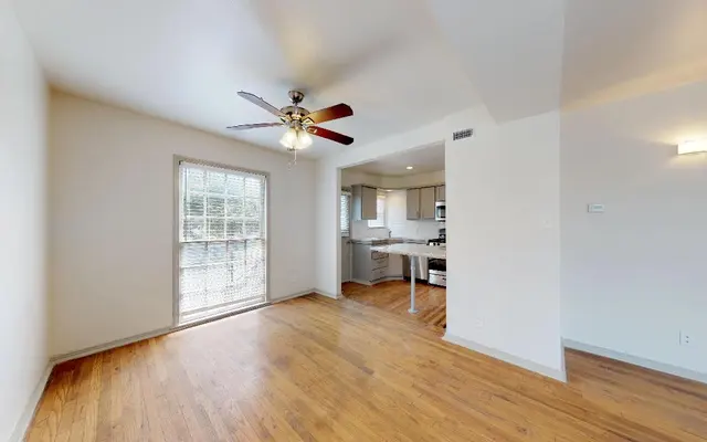 6015 Reiger - Wood, Floor, Corner