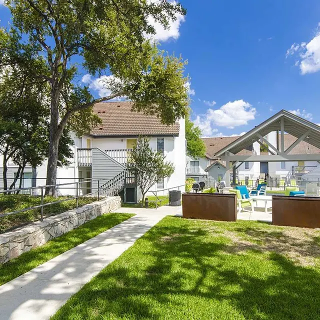 Picnic area and outdoor space at The Edge Studios in San Antonio, TX