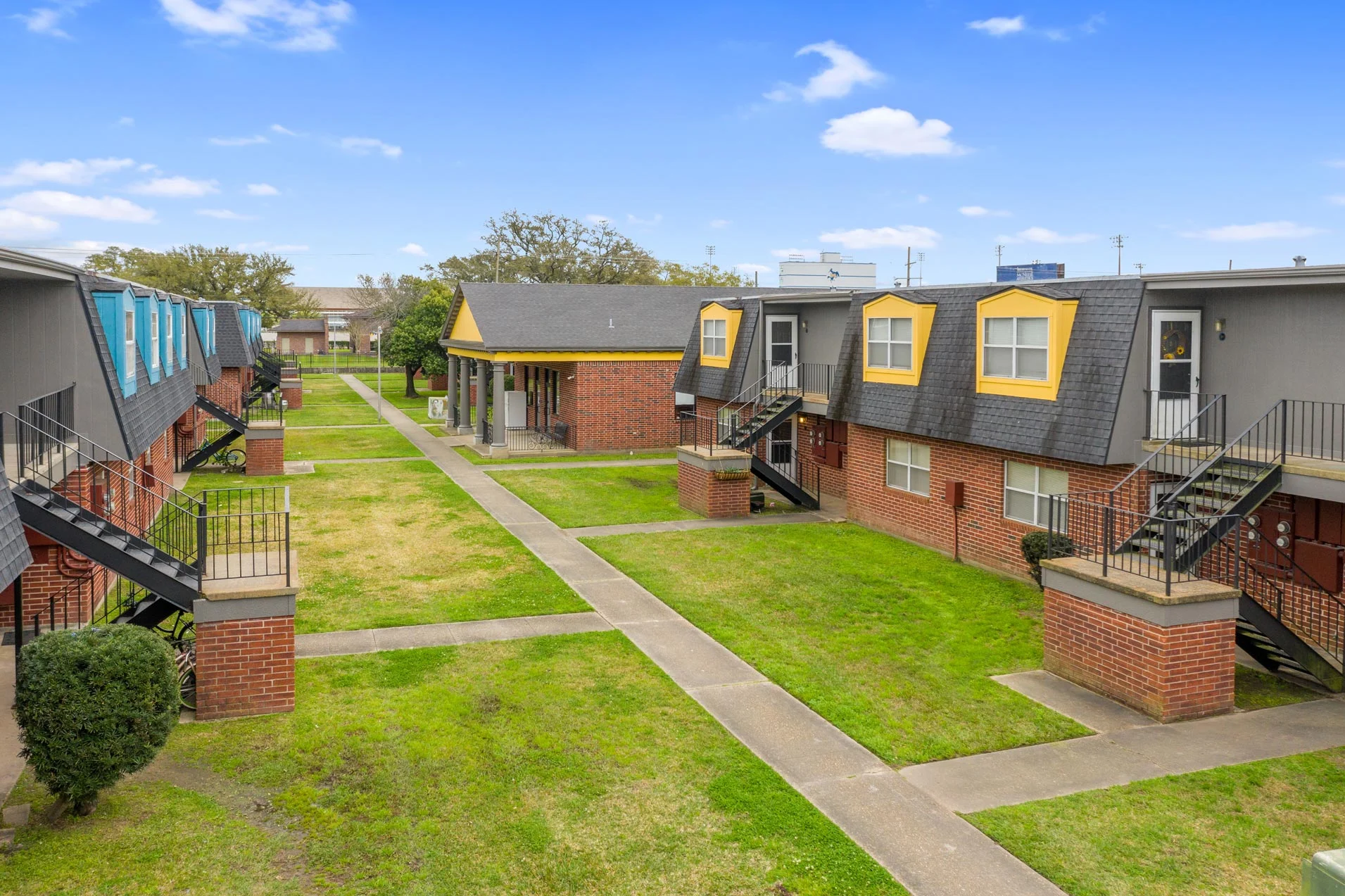 Commons at McNeese - Building, Urban, Plant