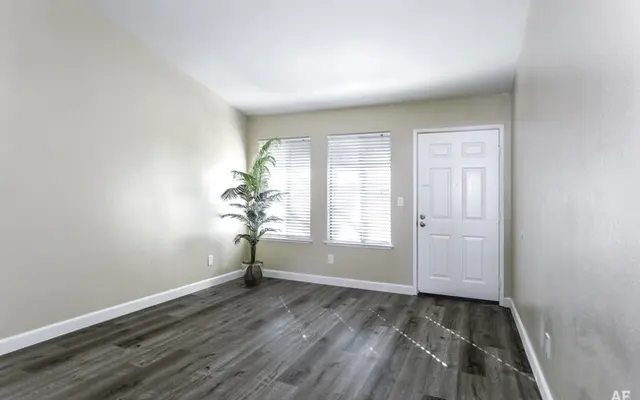 Tahoe at Fair Oaks - Floor, Corner