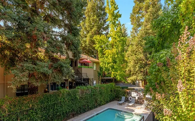 Donner at Fair Oaks - Yard, Hotel