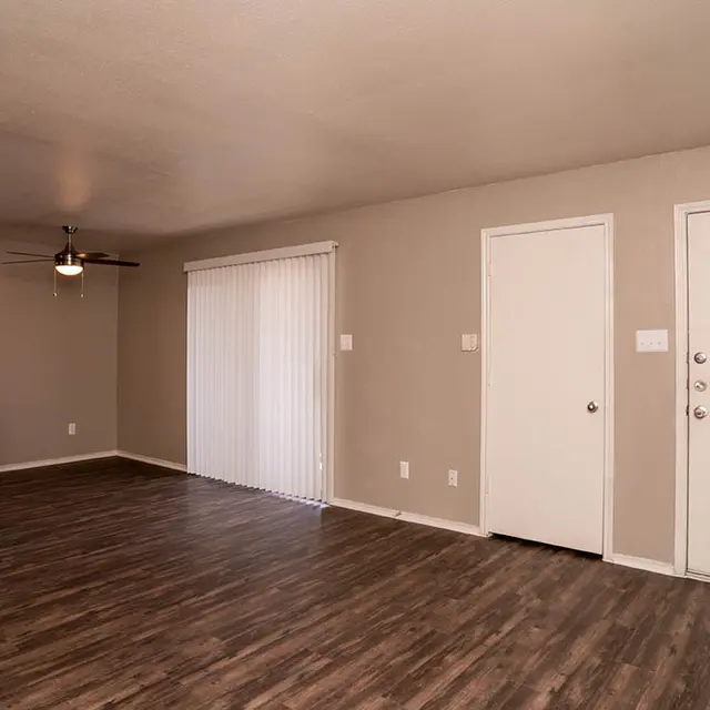 Avenue at Converse - Room, Floor