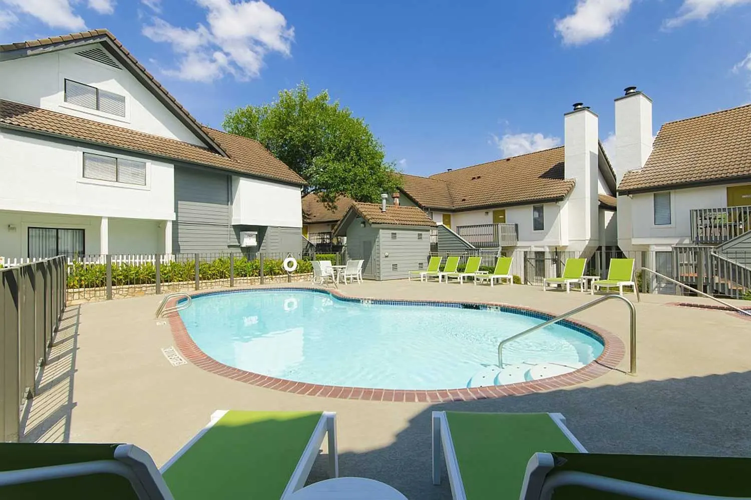 Edge Studios - Hotel, Resort, Pool