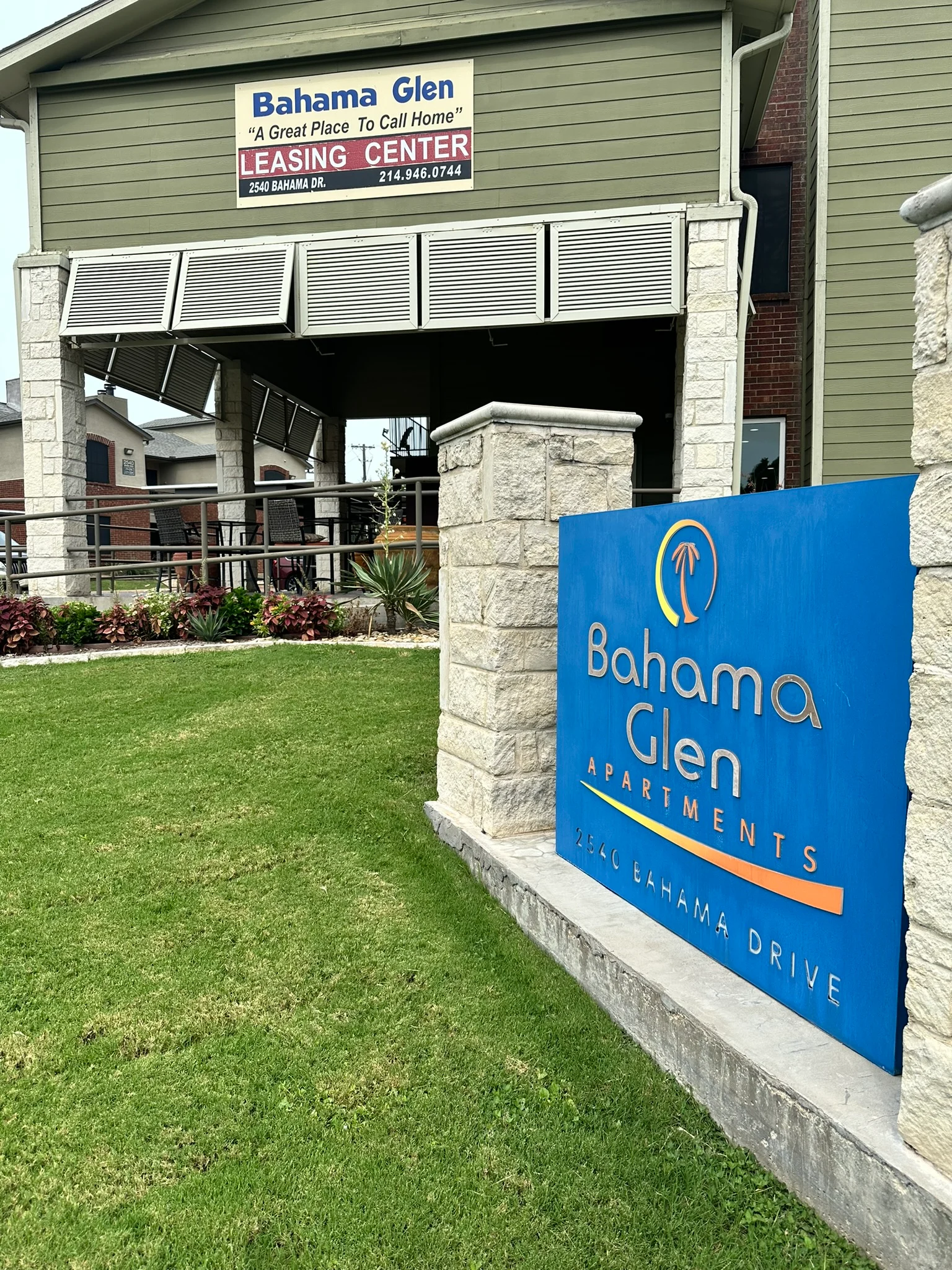 Bahama Glen Apartments - Outdoors, Shelter, Grass