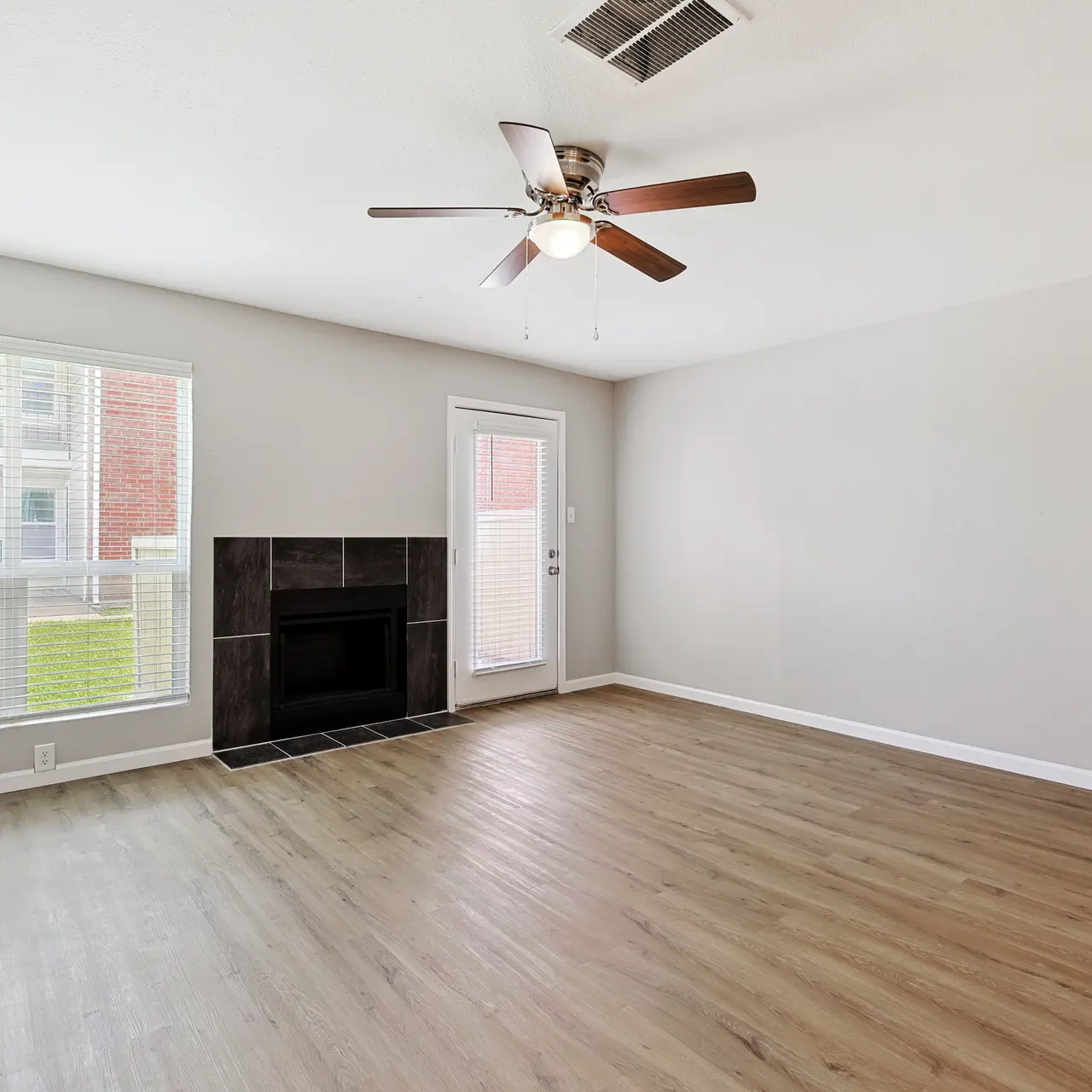 26-2014 Remington Dr Final-26.jpg