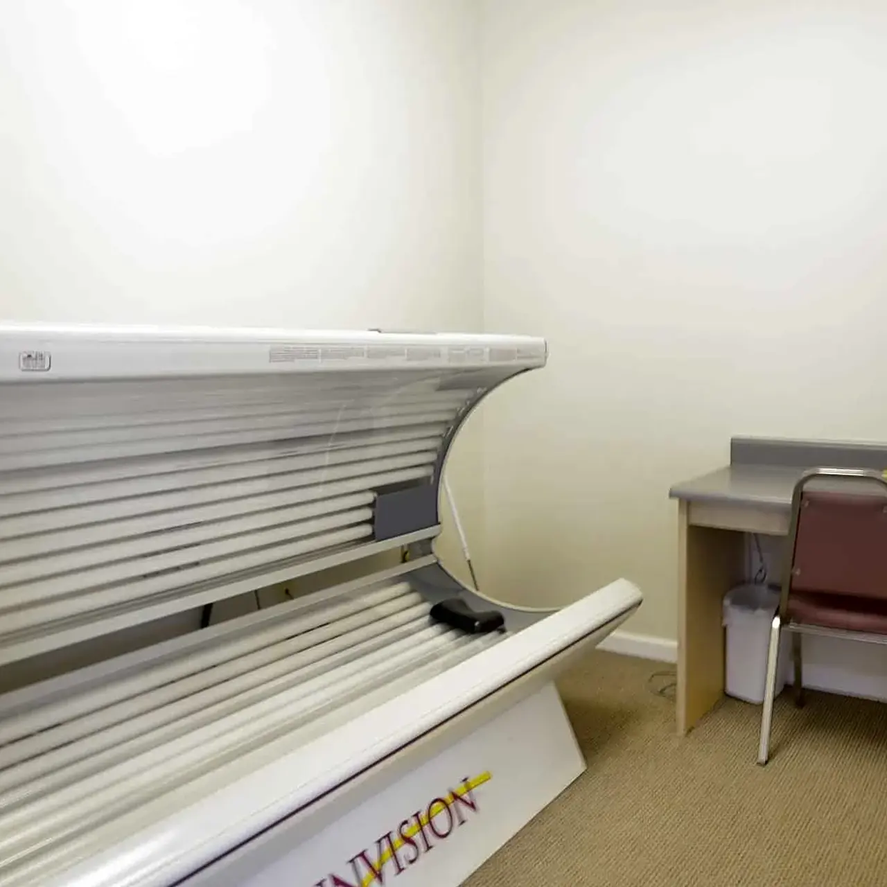 East Forest Park - Ct Scan, Furniture, Table