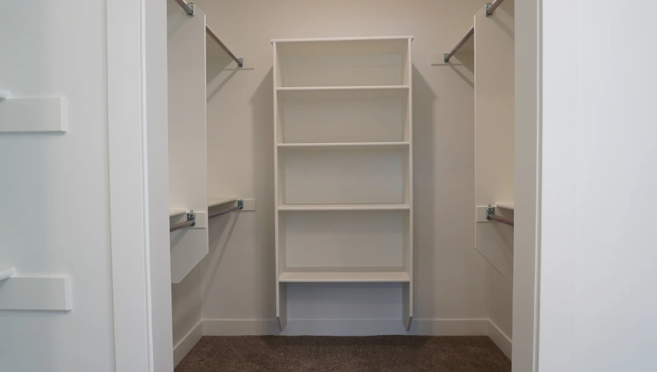 L59 Apartments - Corner, Furniture, Closet