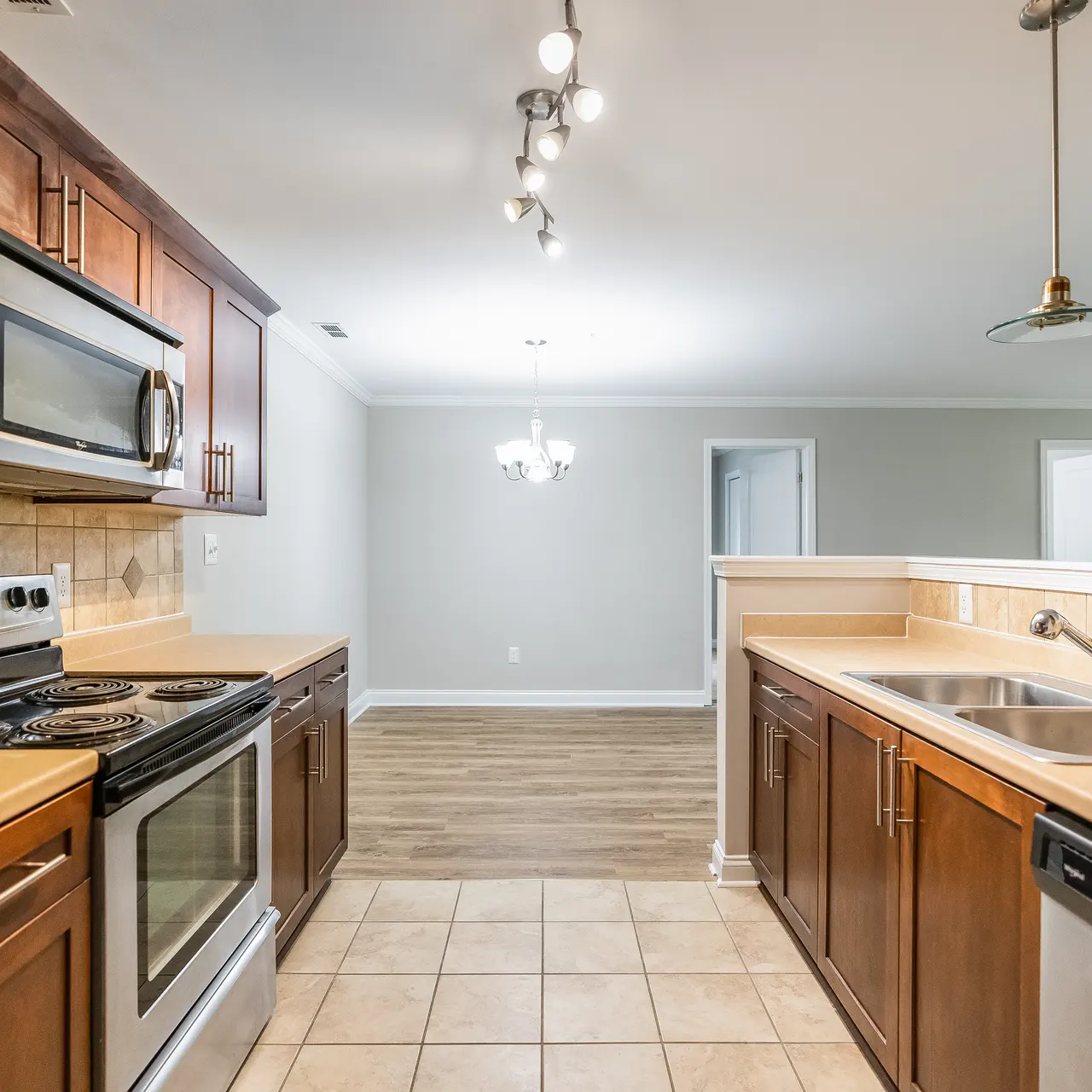 Crown at Steeplechase - Indoors, Interior Design, Kitchen