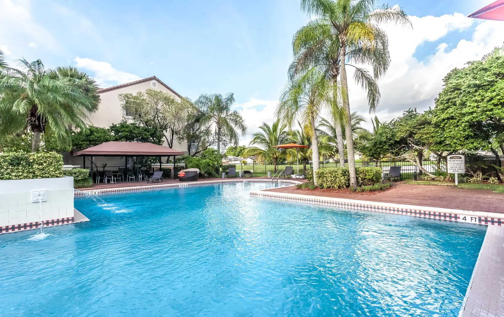 Valencia at Doral - Building