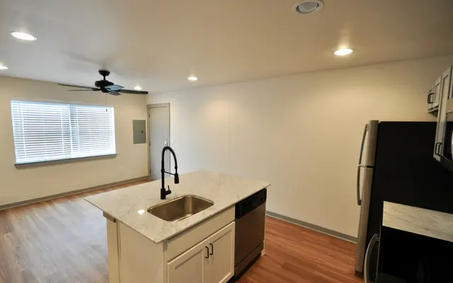 Ross & Matilda - Room, Wood