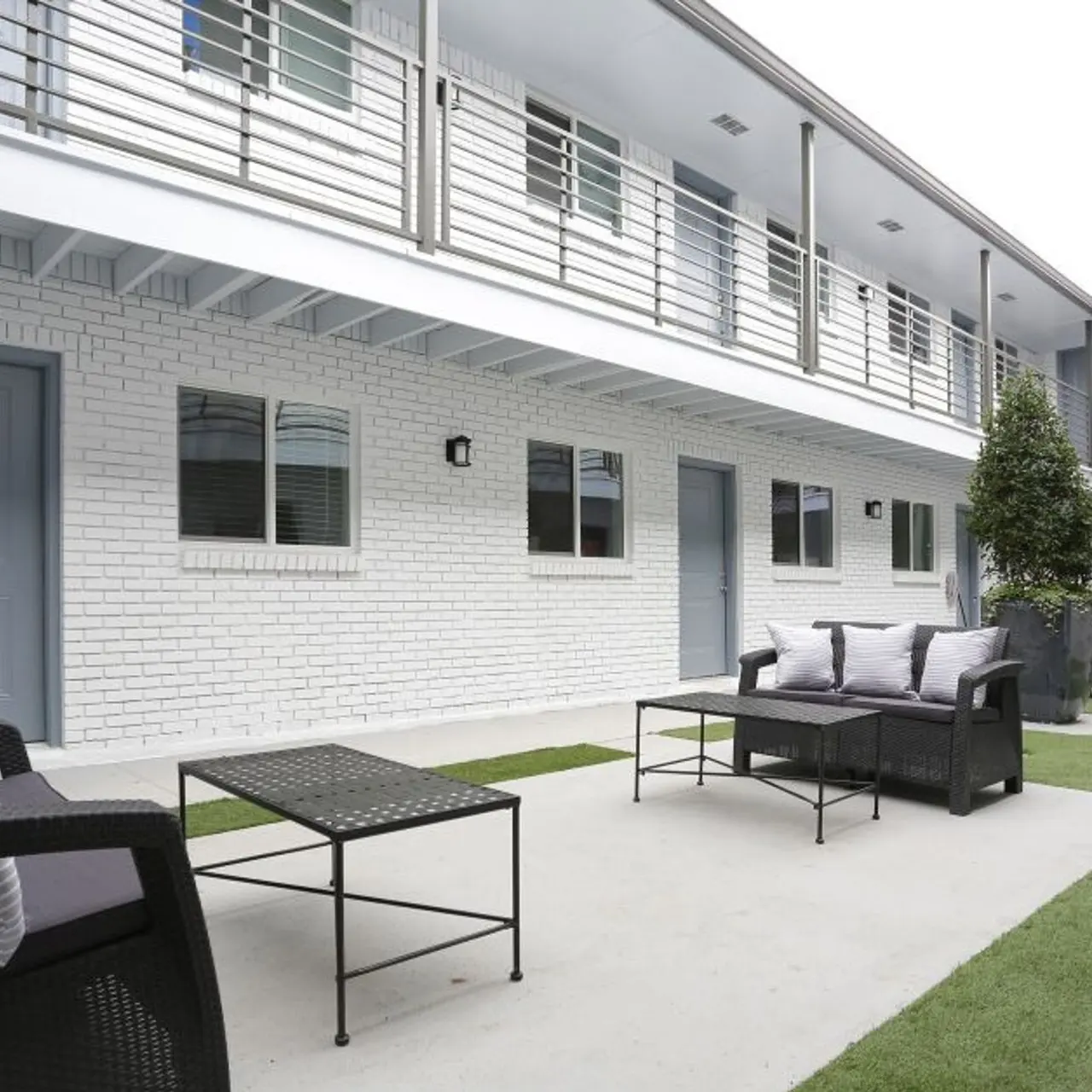 The Apollo at Bishop Ridge The Apollo at Bishop Ridge - Courtyard