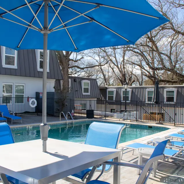Mueller Crossing - Hotel, Pool, Chair