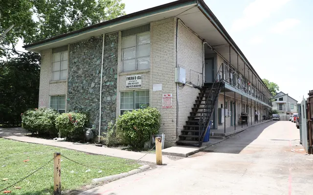 Emerald Isle - Building, Apartment