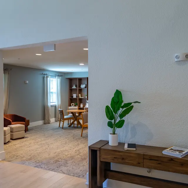 Rochester Park - Corner, Living Room, Floor