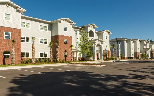 Pinnacle at Hammocks Crossings apartments