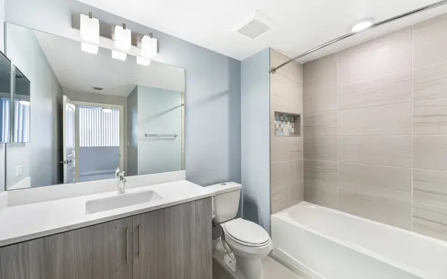 Caribbean Village Apartments - Bathroom