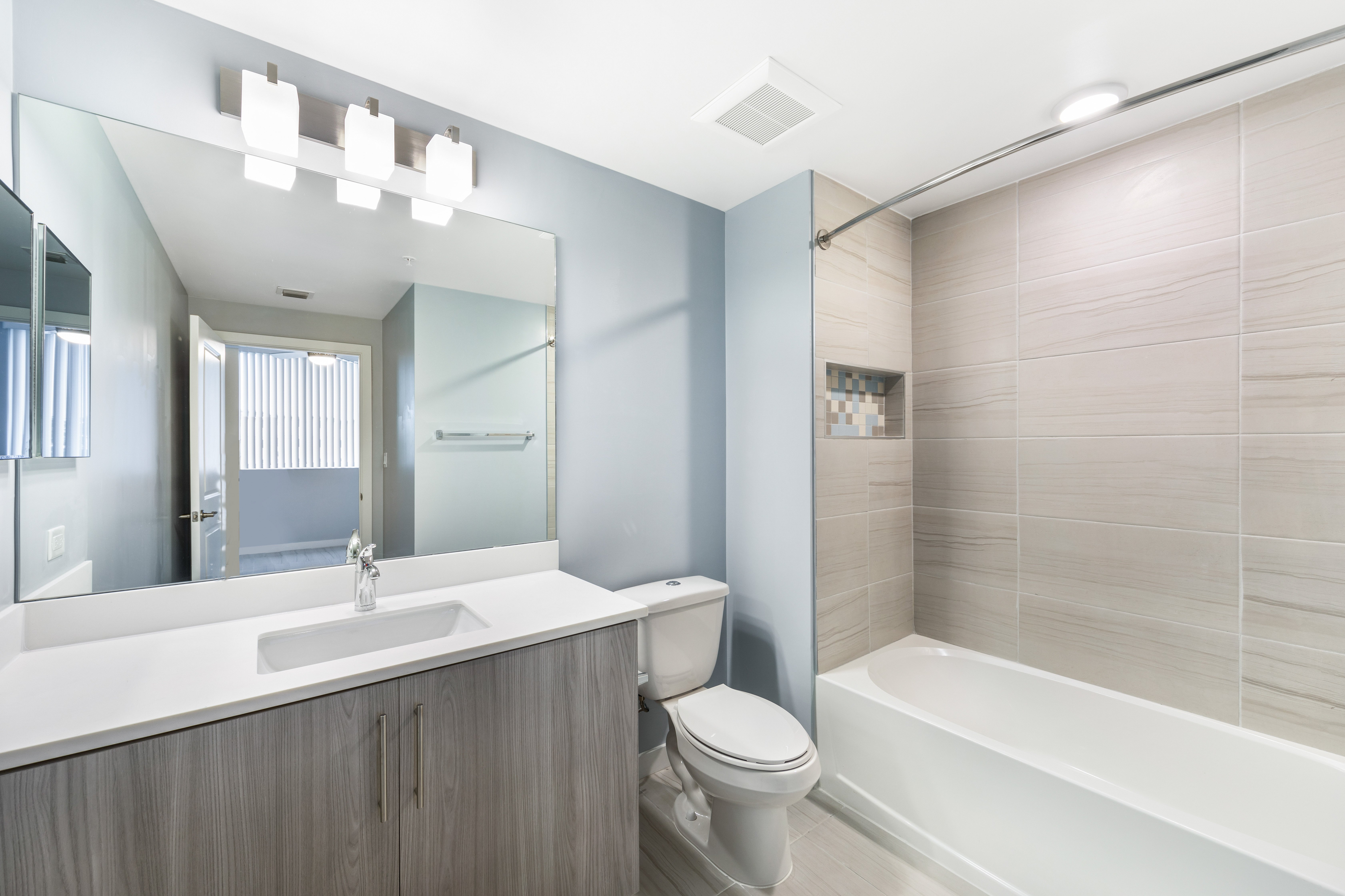 Caribbean Village Apartments - Bathroom