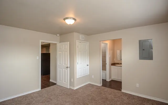 Woodlawn Apartments - Bedroom