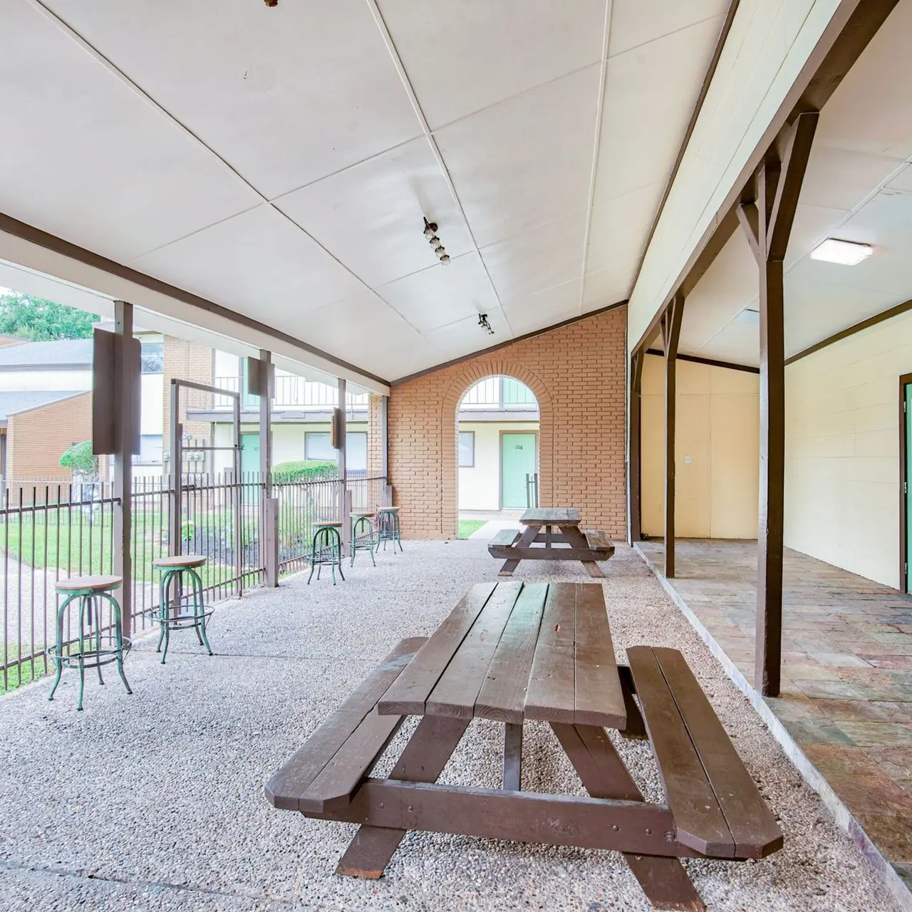 La Serena Apartments - Pool, Bench