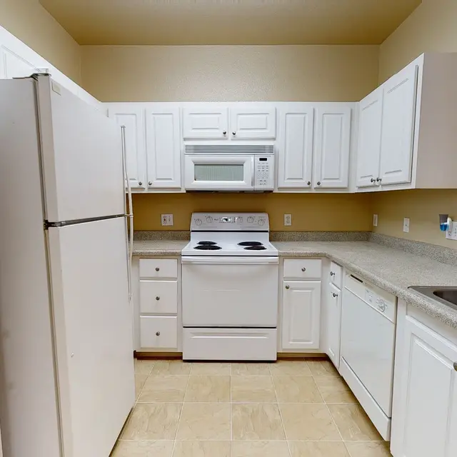 White 1 Bedroom, 1 Bath Virtual Tour
