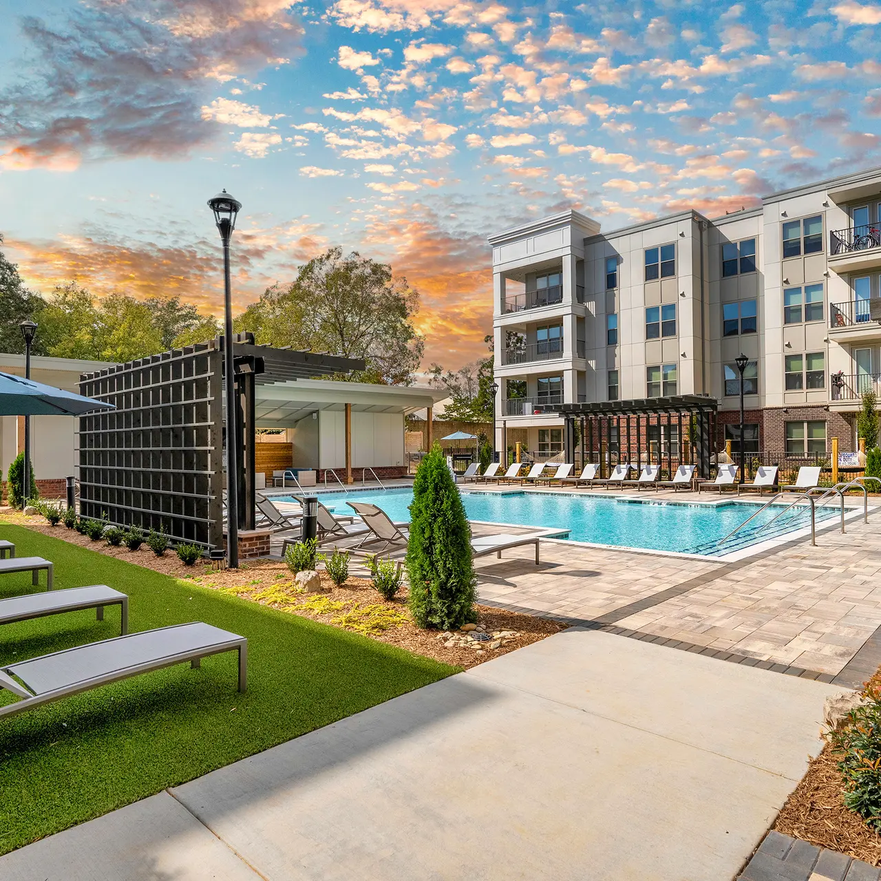 District Midtown - City, Grass, Pool