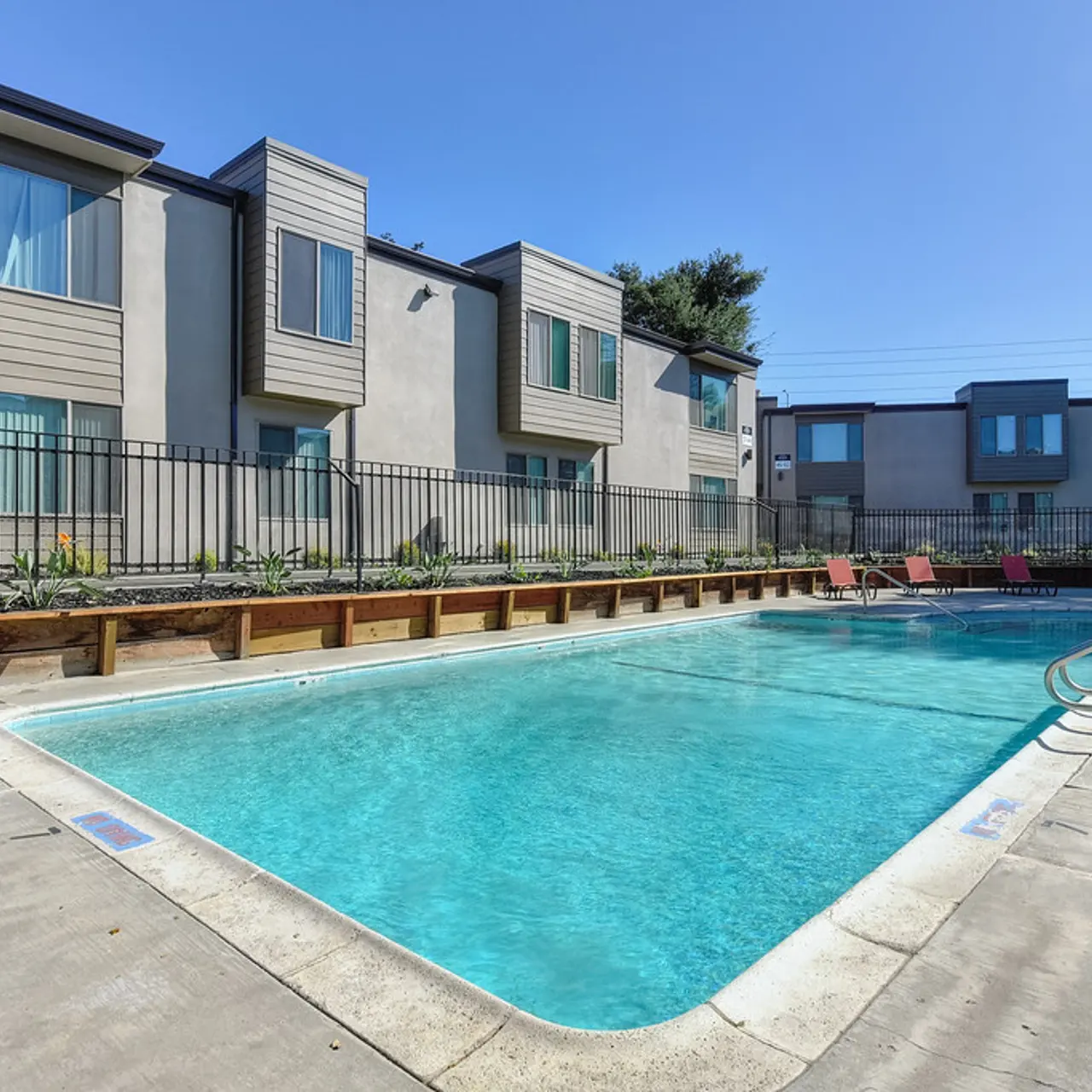 Lincoln Woods Apartments - Building, Villa