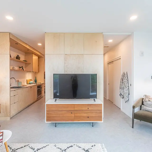 Urban Asset Advisors - Room, Screen