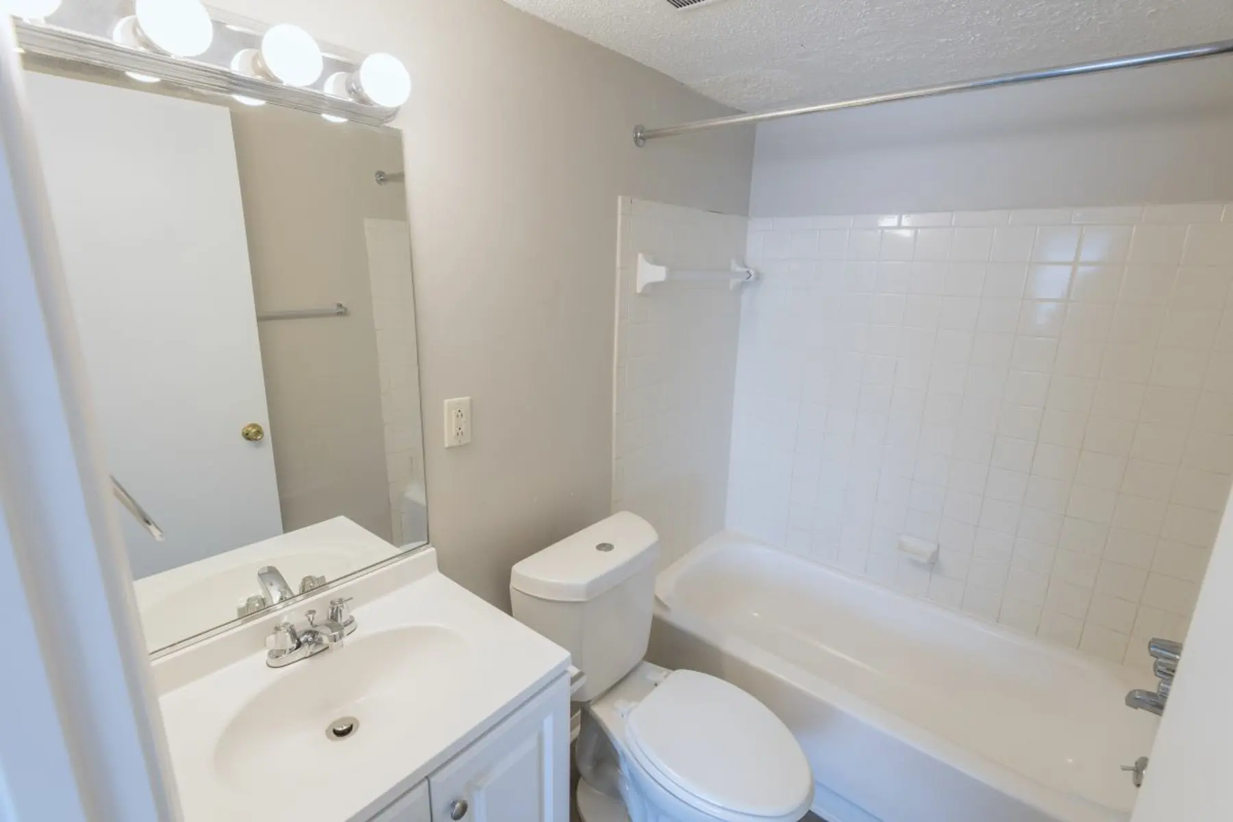 Sink, Indoors, Bathing