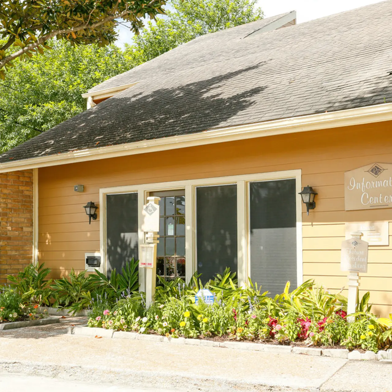 Pine Forest Place & Park - Leasing office, Building