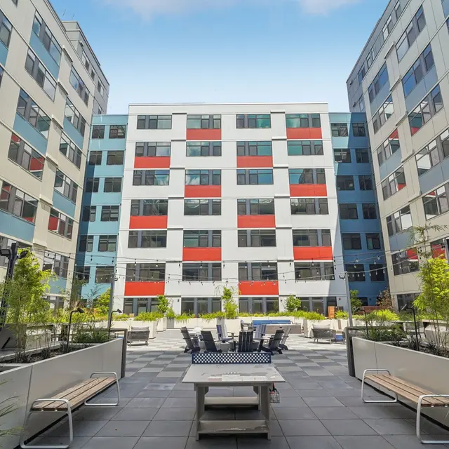 Vicino Vicino - City, Urban, Apartment Building