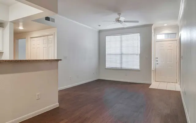 Reading Park - Corner, Floor, Indoors