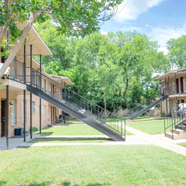 Townview - Malakoff Townview - Malakoff - Grass, City, Staircase