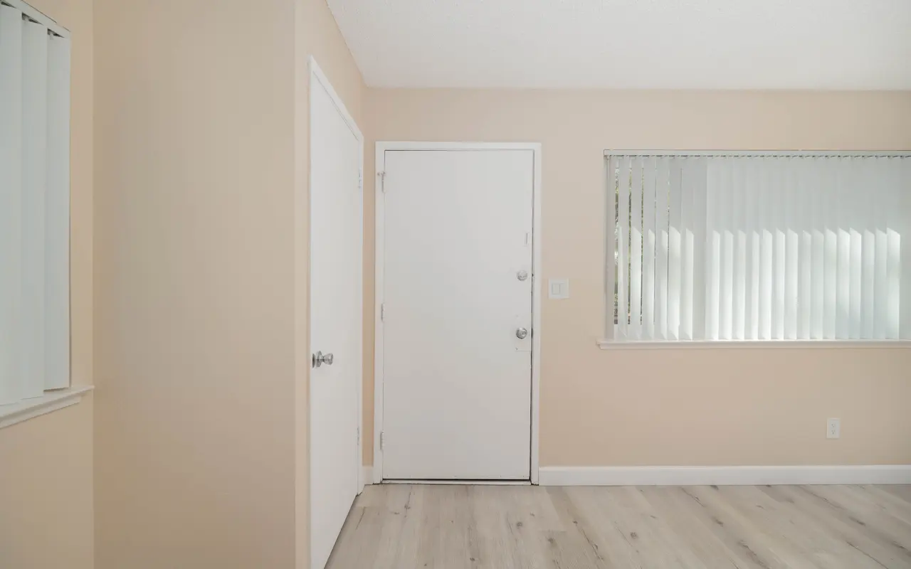 Queenston Plaza - Corner, Indoors, Interior Design