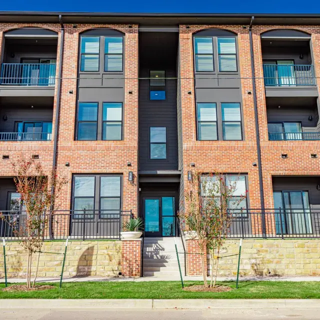 The 1906 at Bishop Ridge - City, Urban, Apartment Building
