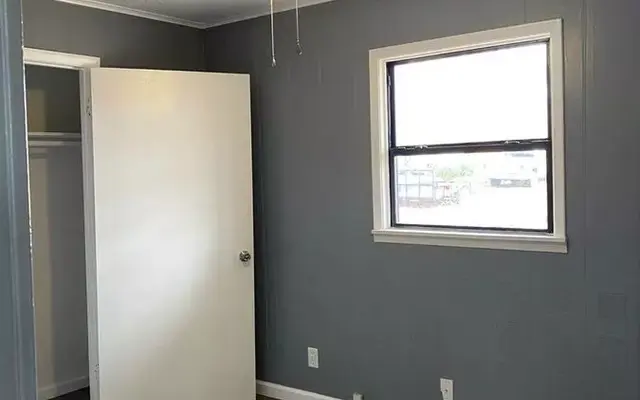 Oak Tree Apartments - Ceiling Fan, Appliance, Corner