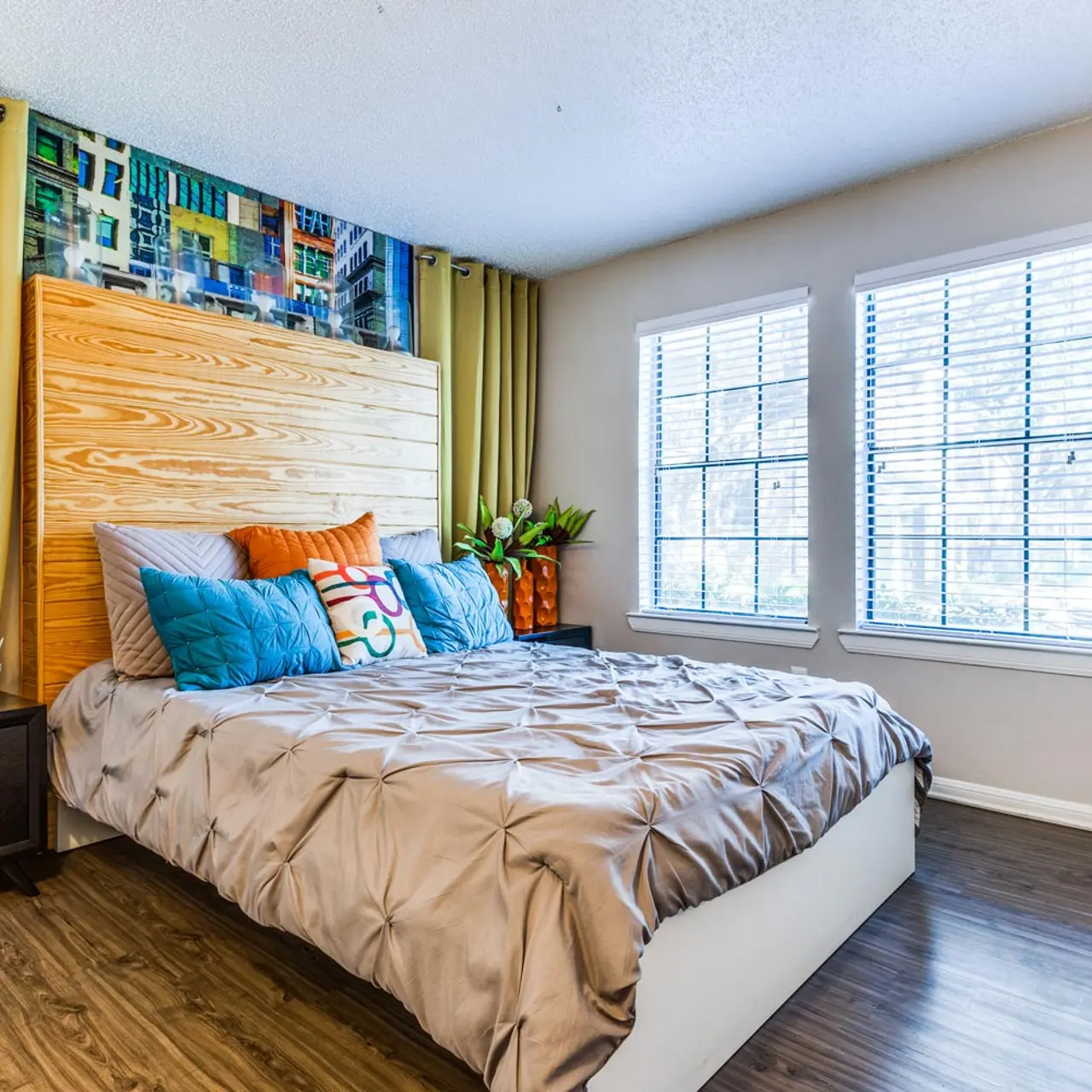 Balcones Club Apartments - Bed, Room