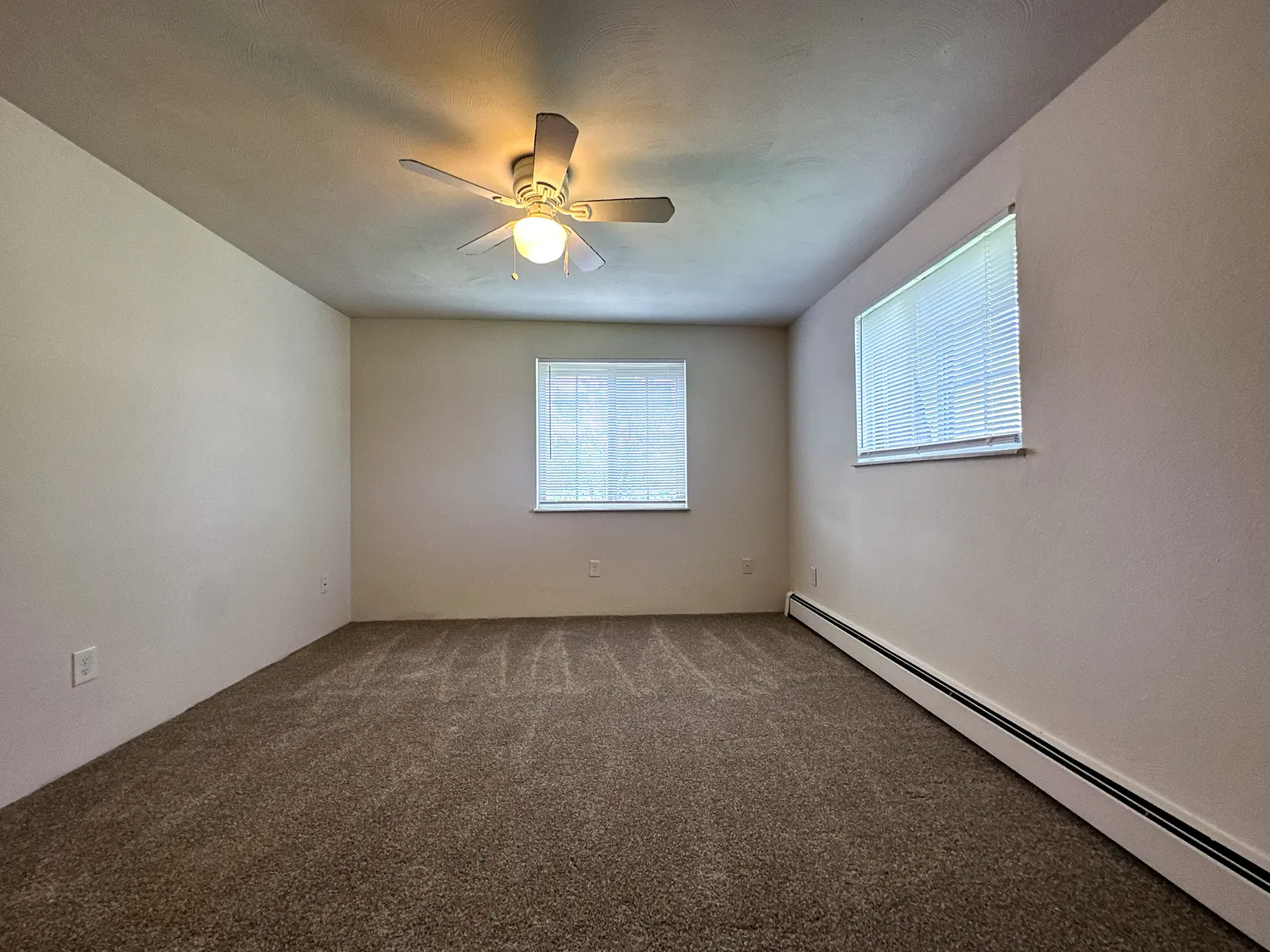 Kingston Square - Floor, Corner, Flooring