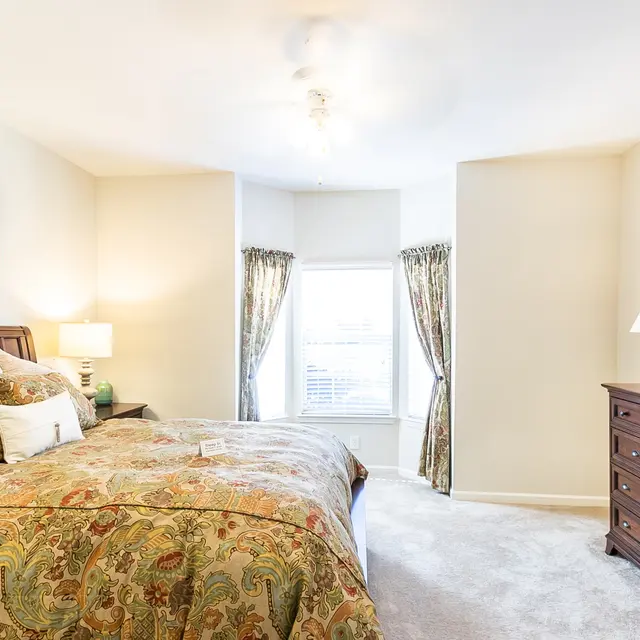 Summer Lake Summer Lake - Bed, Room