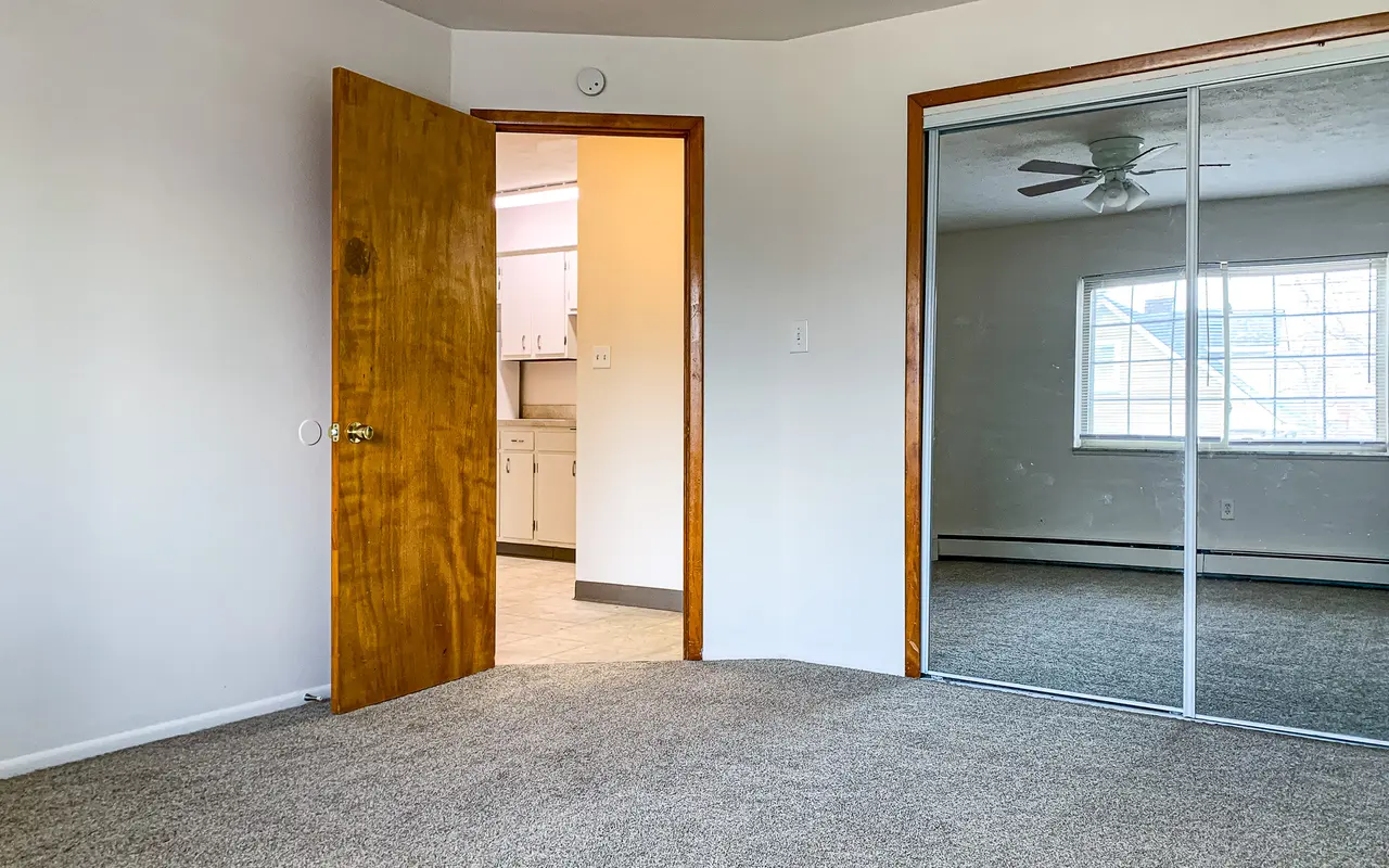 Elana Manor - Corner, Floor, Indoors